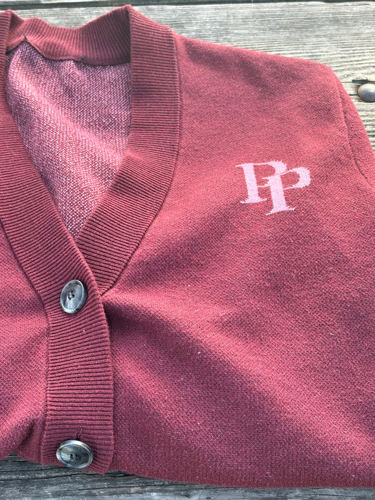 Burgundy & Rose Pink cardigan V-neck with the rose pink PP monogram and buttons